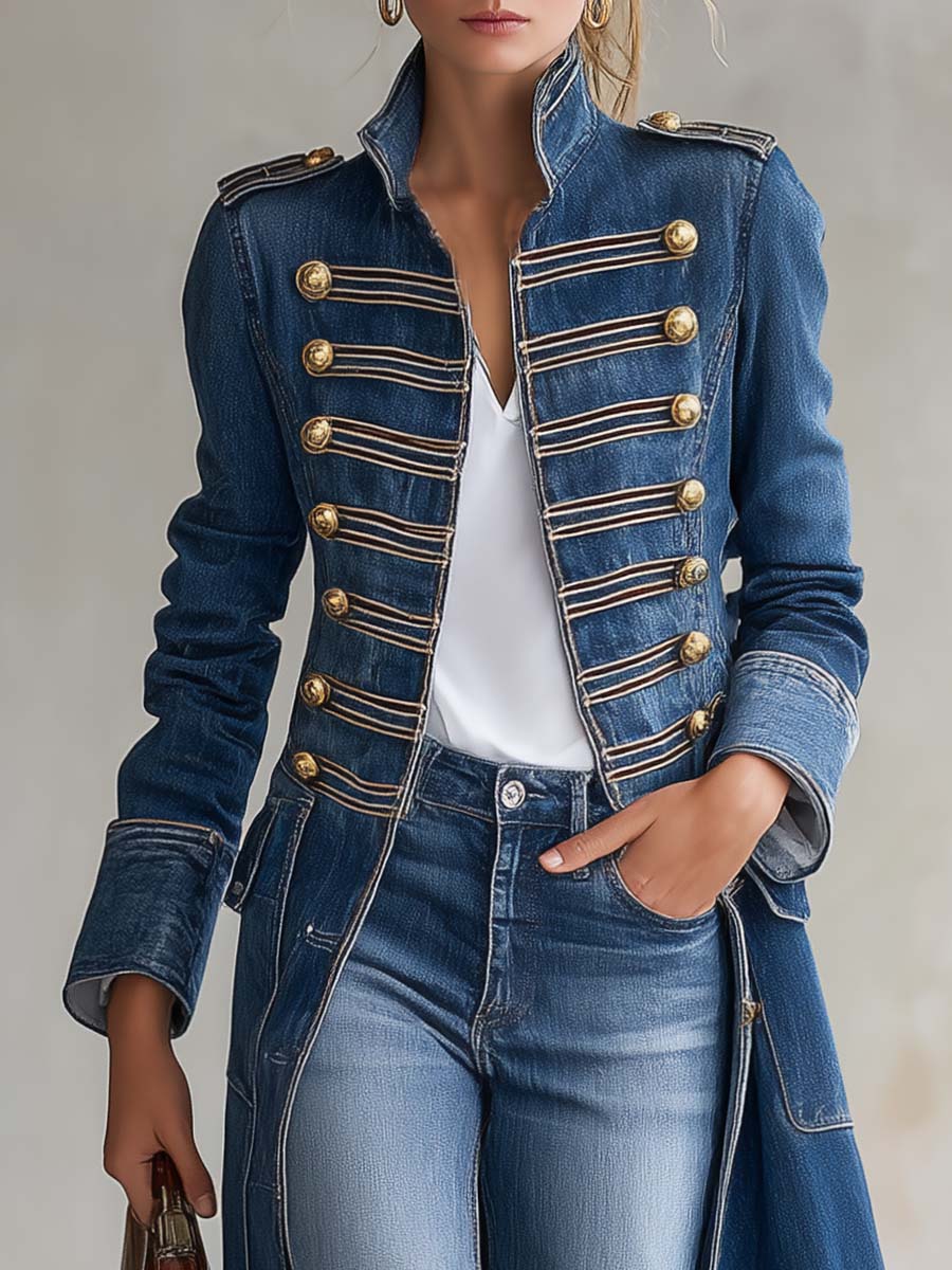 Lang, taljeret vintage-denimfrakke i officersstil med guldfarvede knapper