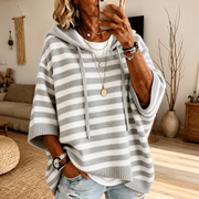 Olivia | Gråstribet ponchosweater med hætte