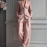 Ladina | Afslappet buksesæt med blazer – blødt fald og elegant look til afslappede kontordage