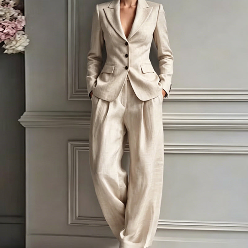 Ladina | Afslappet buksesæt med blazer – blødt fald og elegant look til afslappede kontordage